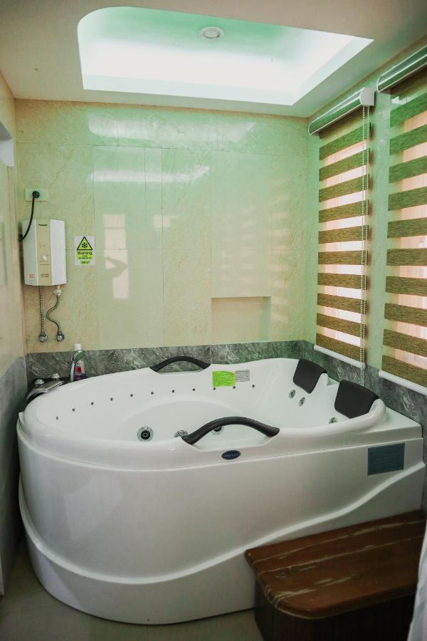 Youhan Beach Resort Сан-Антонио Экстерьер фото